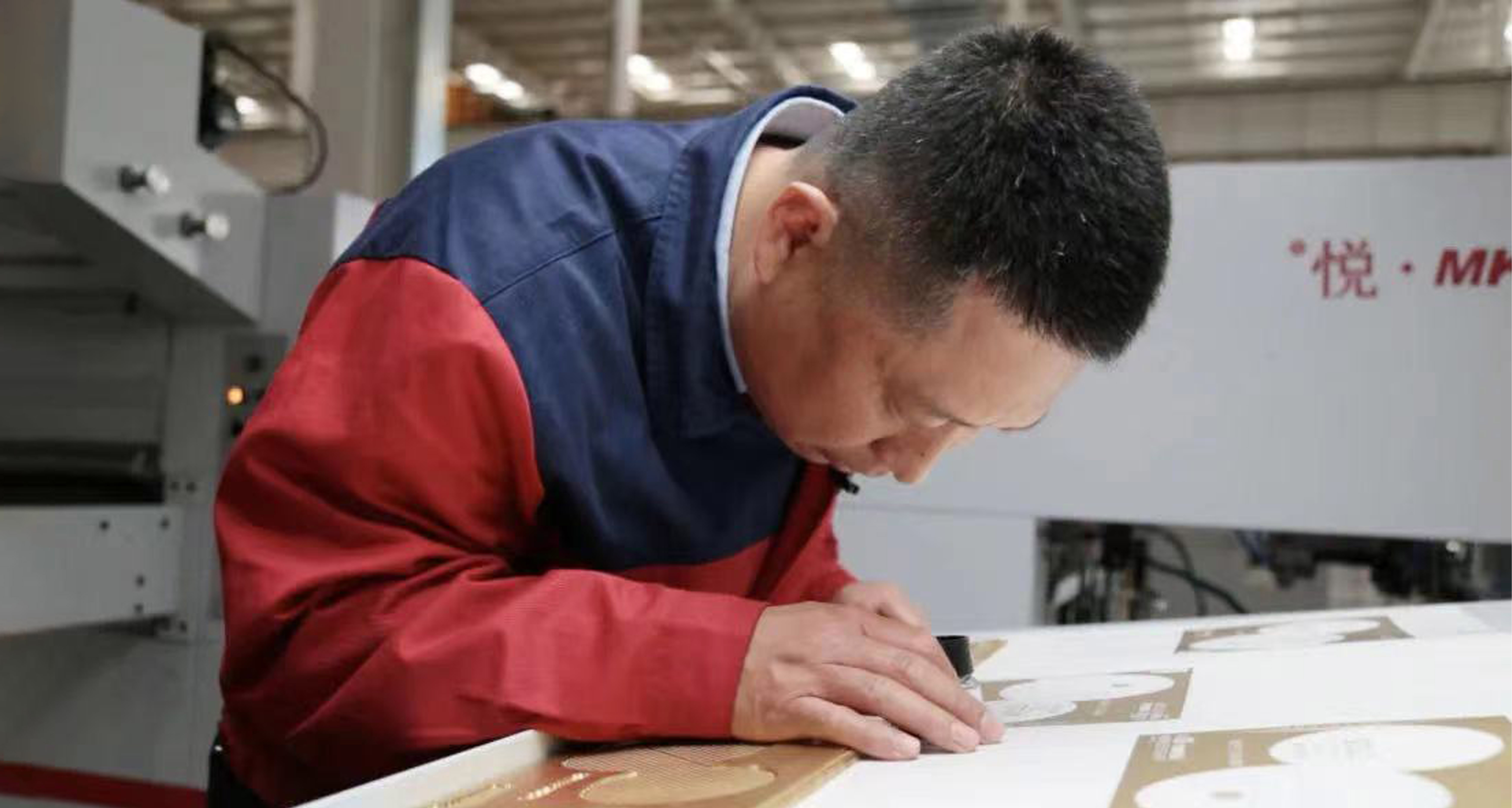 ����ҵ������ʵ������Ծ������׷��������ĥ�½��ĵ�ɫ